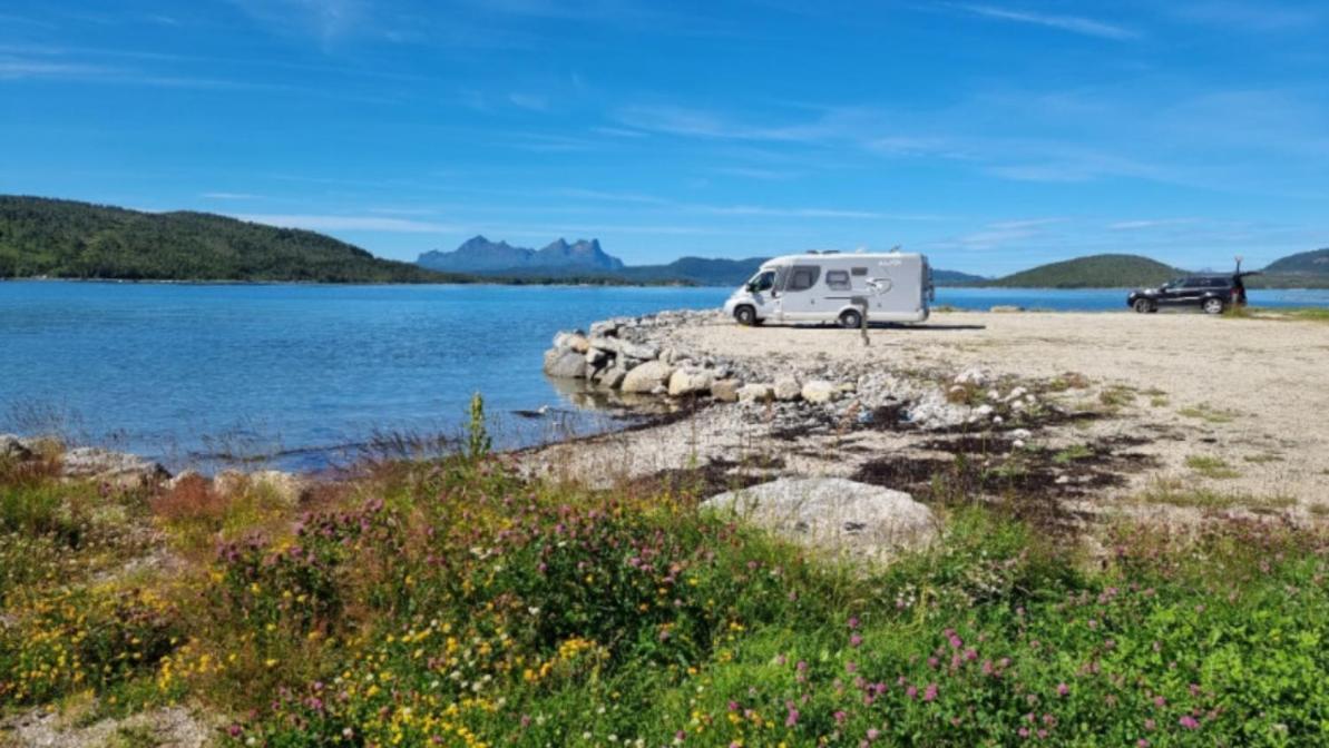 Ulvsvag Gjestgiveri Og Fjordcamping As Bagian luar foto