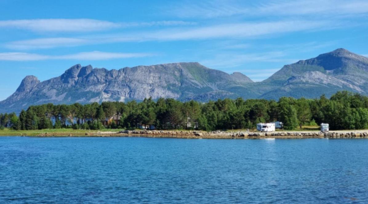 Ulvsvag Gjestgiveri Og Fjordcamping As Bagian luar foto