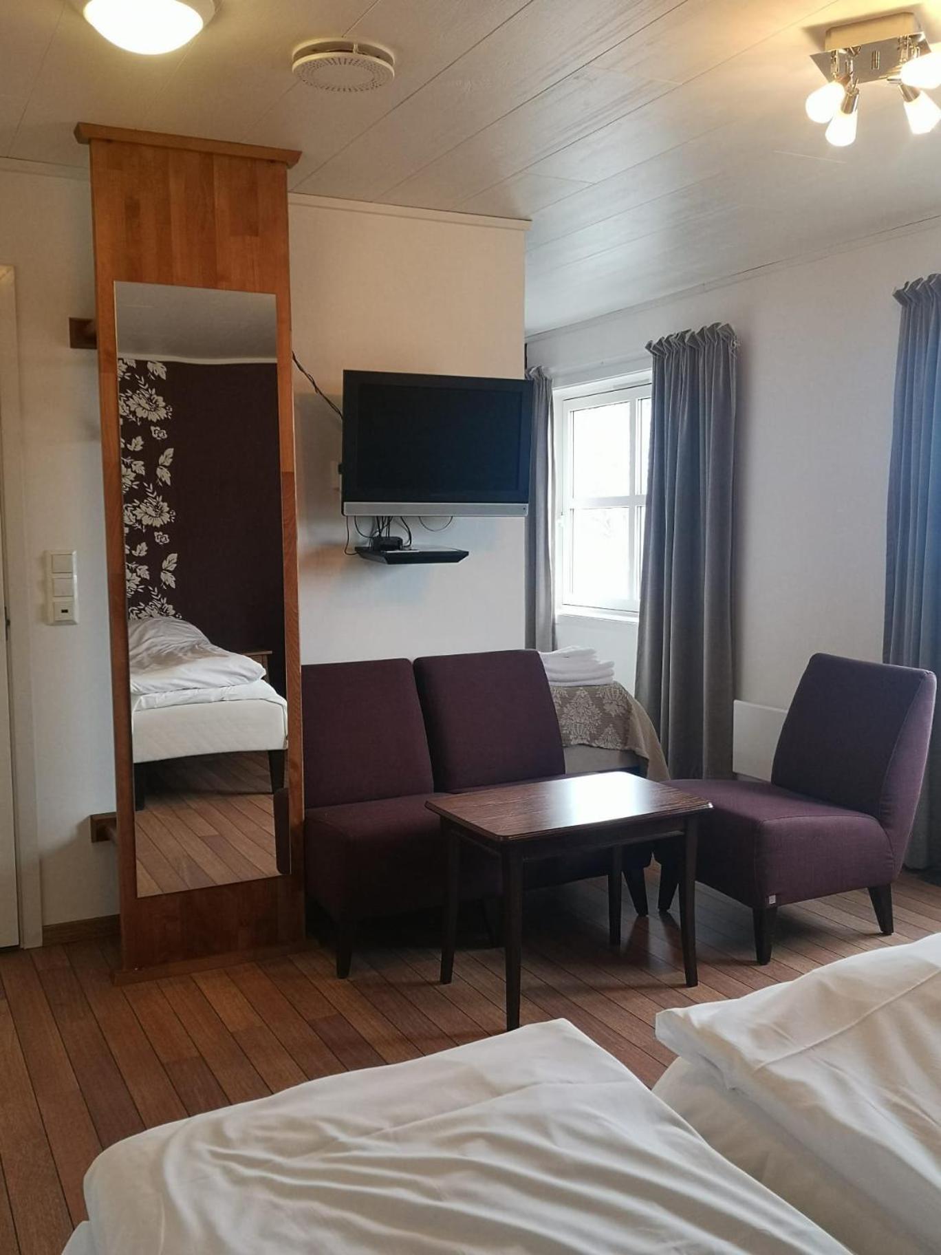 Ulvsvag Gjestgiveri Og Fjordcamping As Bagian luar foto