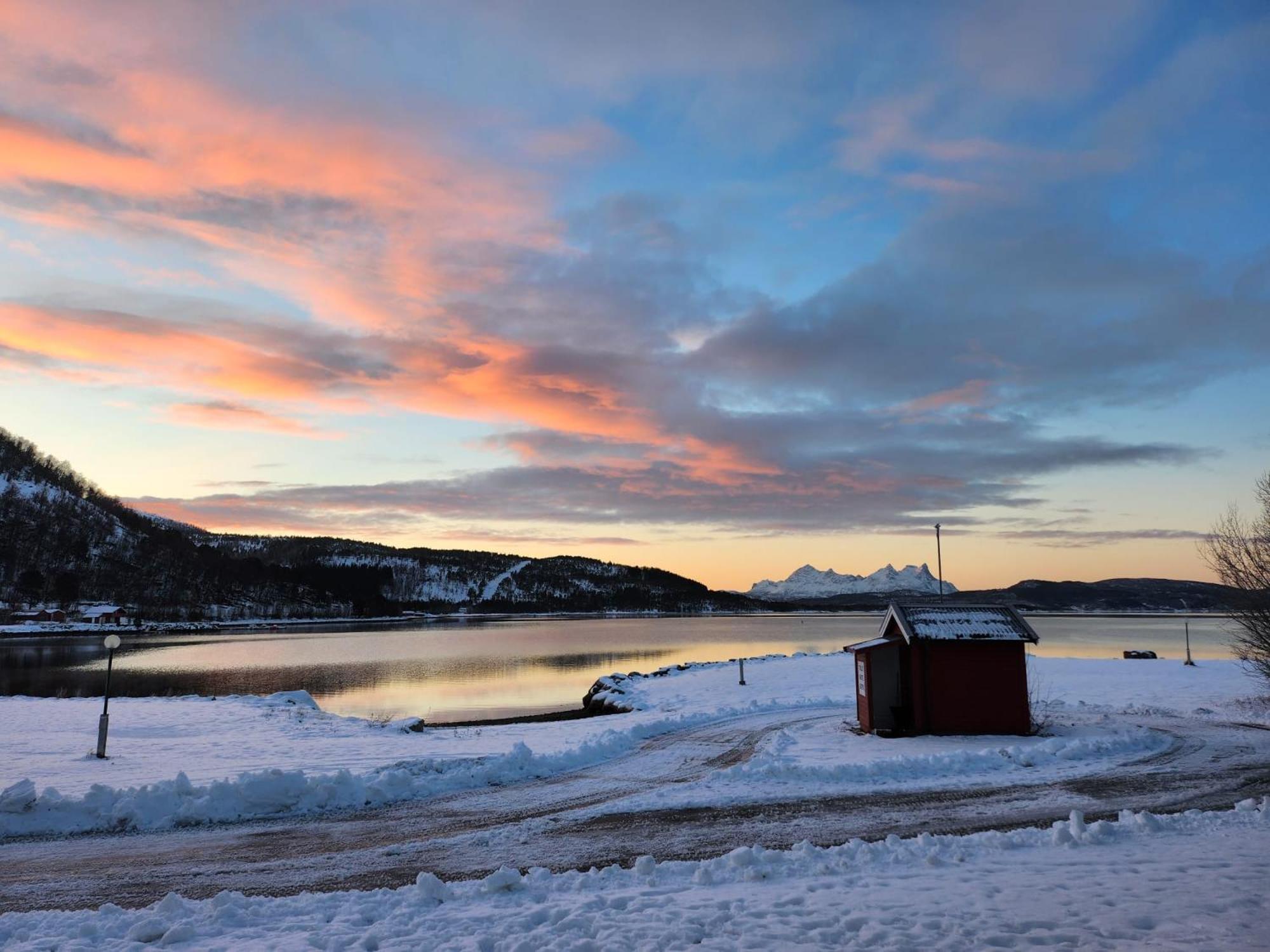 Ulvsvag Gjestgiveri Og Fjordcamping As Bagian luar foto