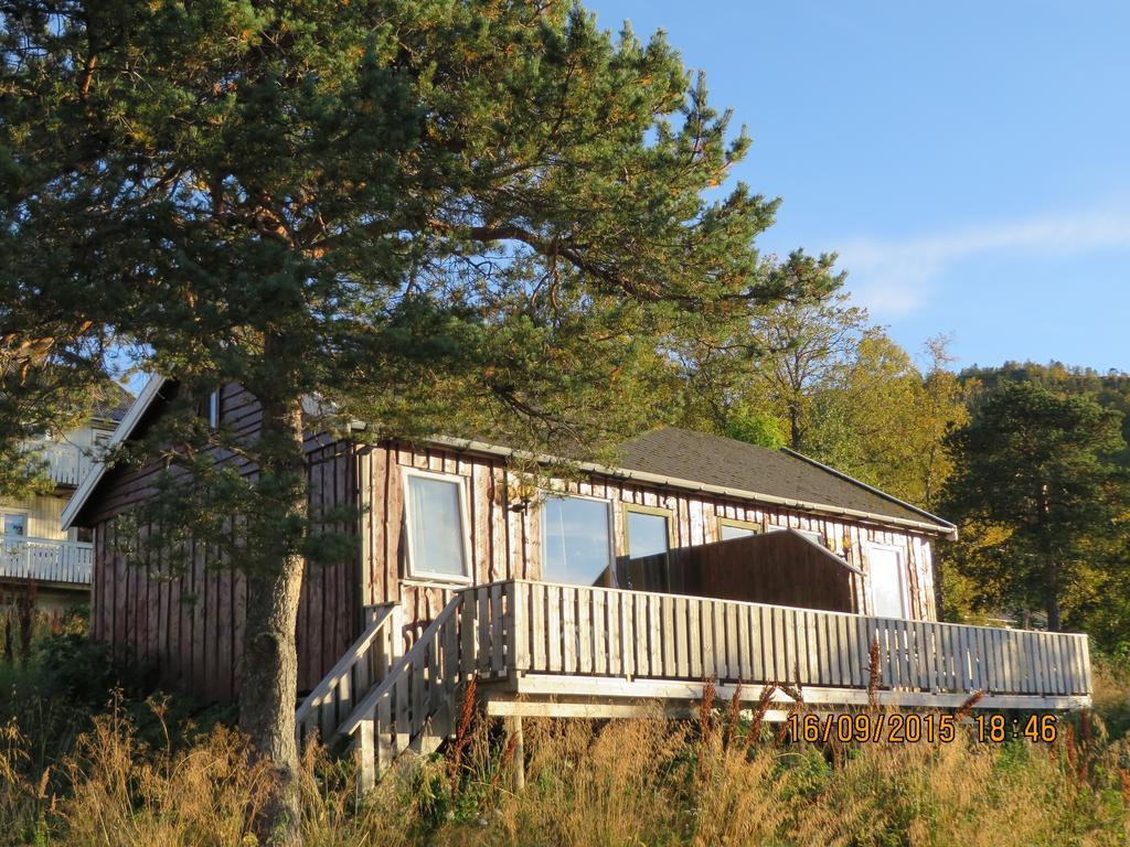 Ulvsvag Gjestgiveri Og Fjordcamping As Ruang foto