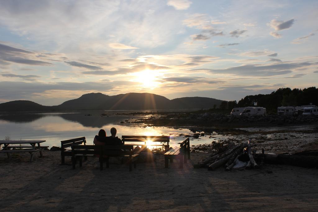 Ulvsvag Gjestgiveri Og Fjordcamping As Bagian luar foto